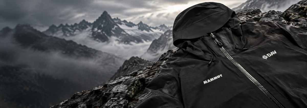 Detail einer veredelten Mammut Jacke mit DAV Logo